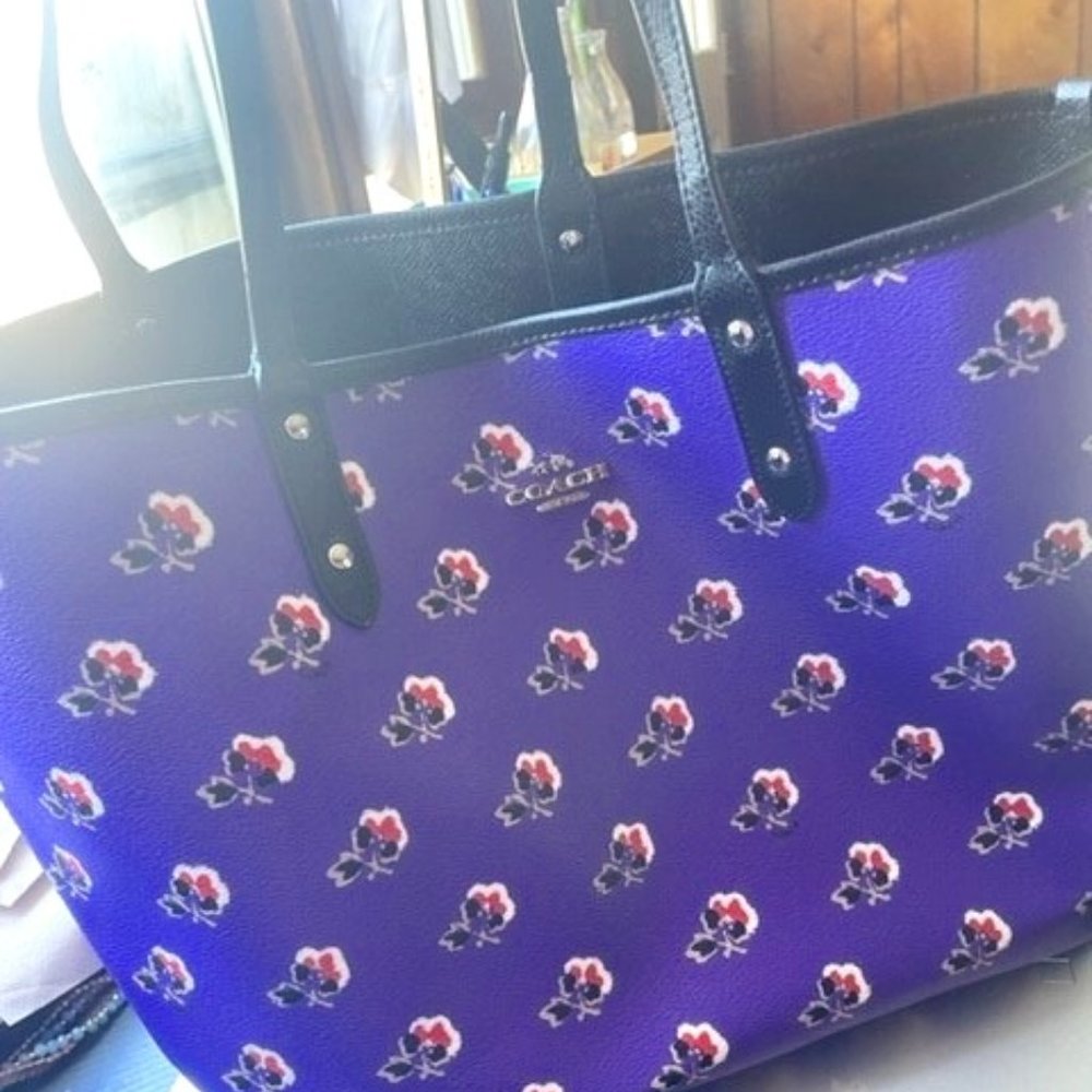Gently Pre-Owned: COACH REVERSIBLE TOTE IN BRAMBLE ROSE FLORAL PRINT